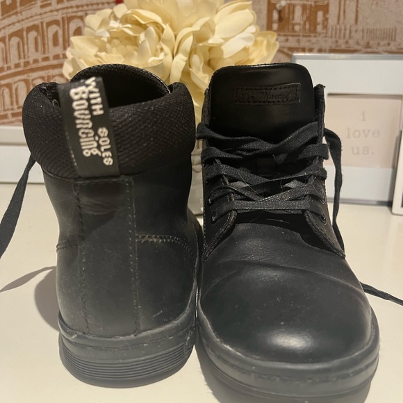 Dr. Martens, Maelly Leather Lace up boots. - Picture 1 of 5